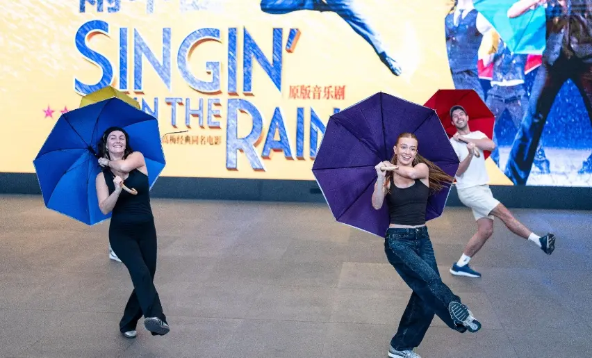  與《雨中曲》不期而遇 經典音樂劇「快閃」深美