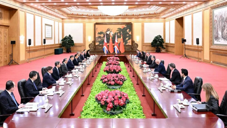 國家主席習近平會見英國首相斯塔默