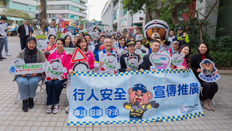 警務處聯同藝人推廣道路安全 籲行人避「三害」用「四寶」