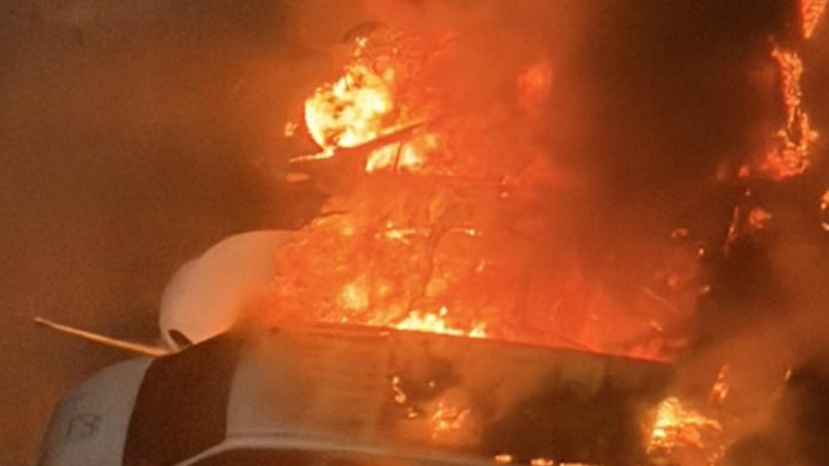 屯門今晨發生2宗火警 寶塘下停車場起火8車遭焚毀