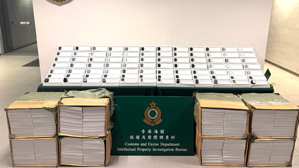 海關大橋香港口岸檢值150萬元冒牌手表 拘五旬男司機