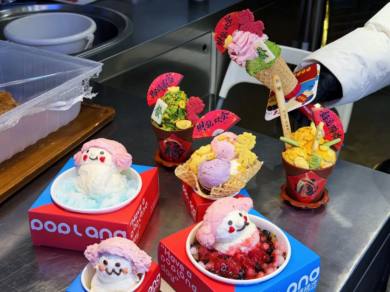 紅梅文創園新春市集開幕 工業風裏「趕大集」 傳統年畫展同期亮相