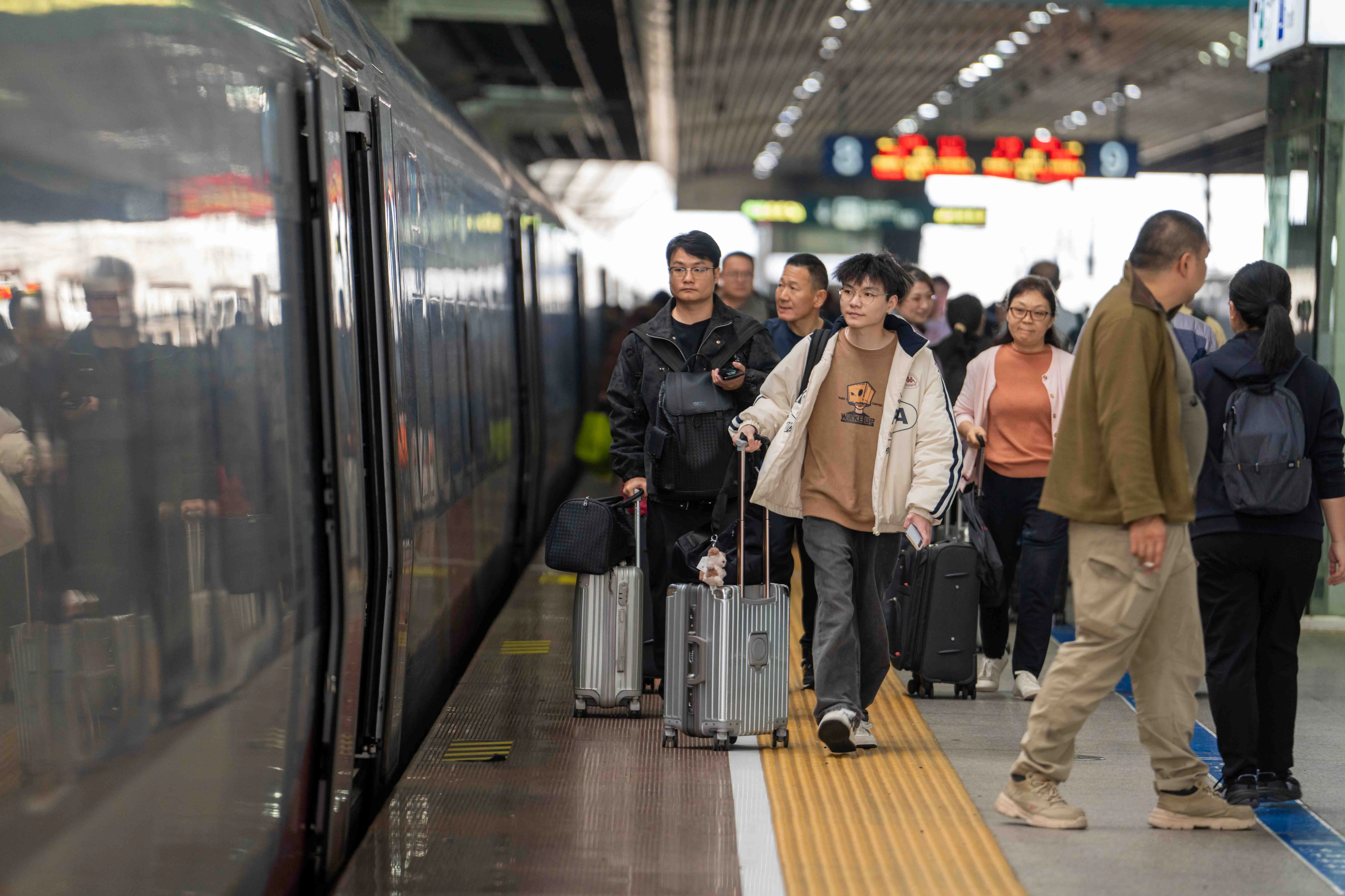 2026春運啟幕  國鐵廣州局預計發送旅客7855萬人次