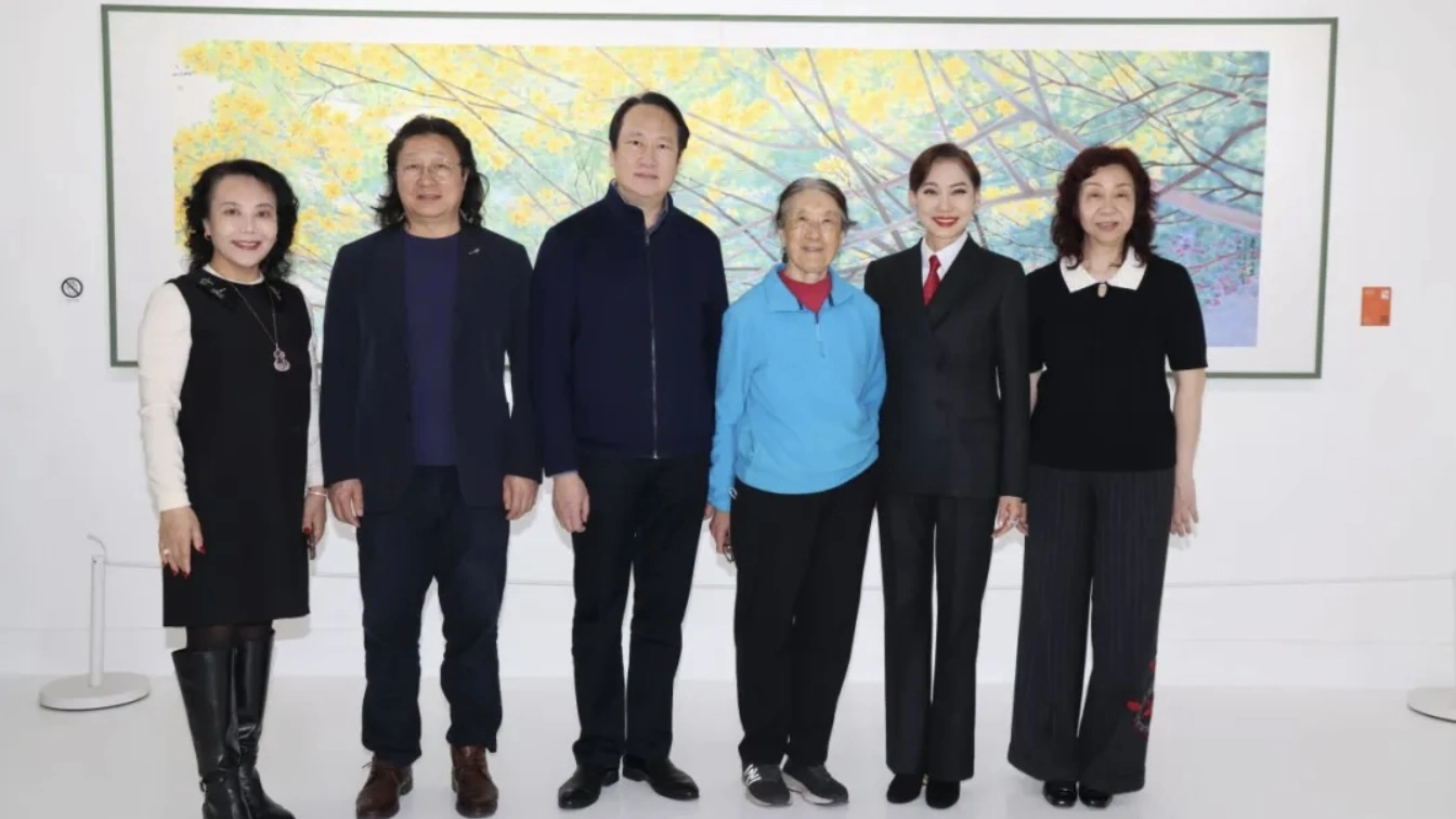 【展覽】徐悲鴻之女徐芳芳一行於境美術館共賞迎春展