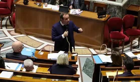 法國總理再過關 財政預算獲通過