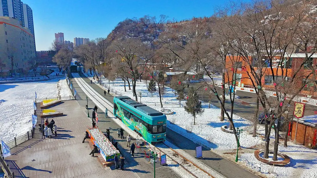 全國首列！吉林市「氫凇號」氫能觀光列車試運行