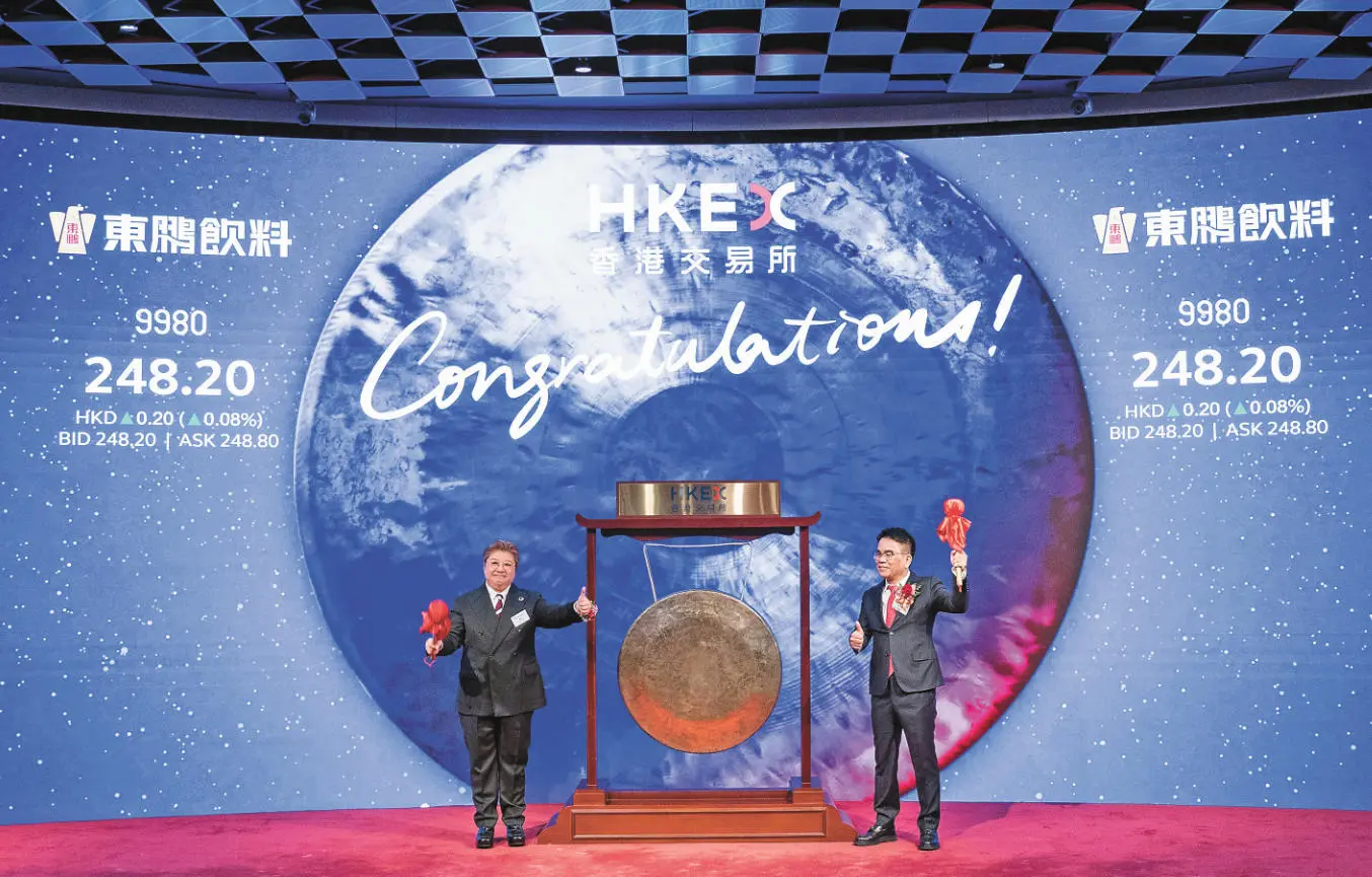 品牌代言人韓紅現身打鑼撐場 內地功能飲料第一股東鵬香港上市