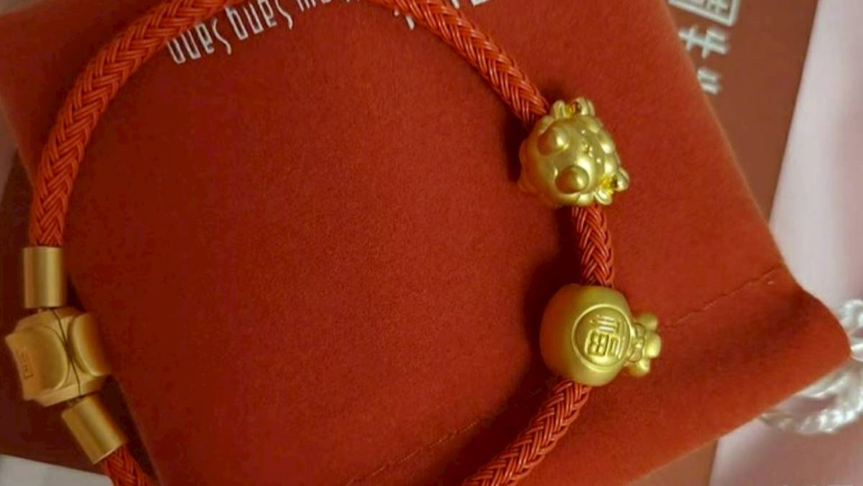 足金掛墜被指檢出鐵等金屬元素 周生生：該批次貨品質量完全符合國家相關標準