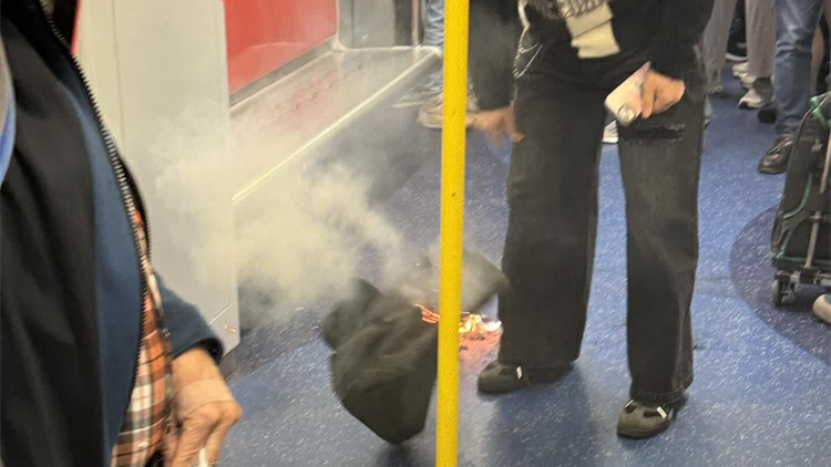 乘客「尿袋」起火 港鐵荃灣西站約400人疏散