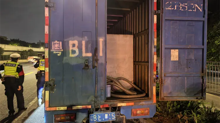 深圳龍崗黑油車「擺攤」最新進展：涉事人員已被查處 現場扣押柴油3400公斤