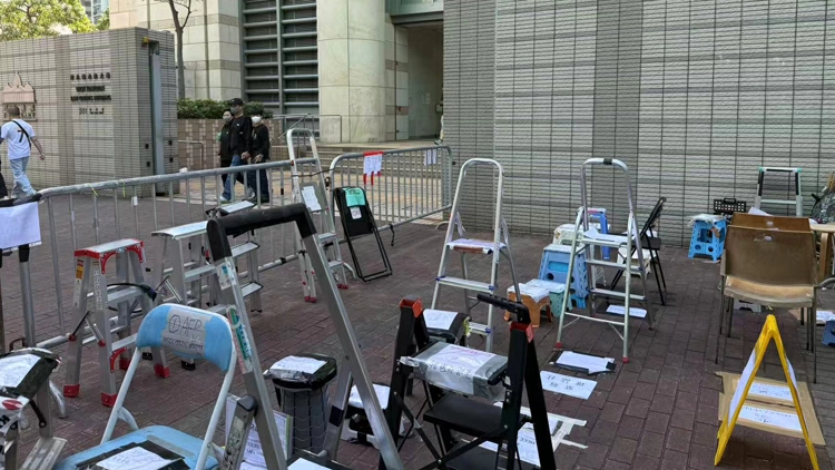 黎智英案下周一判刑 大批媒體提前「霸位」輪候