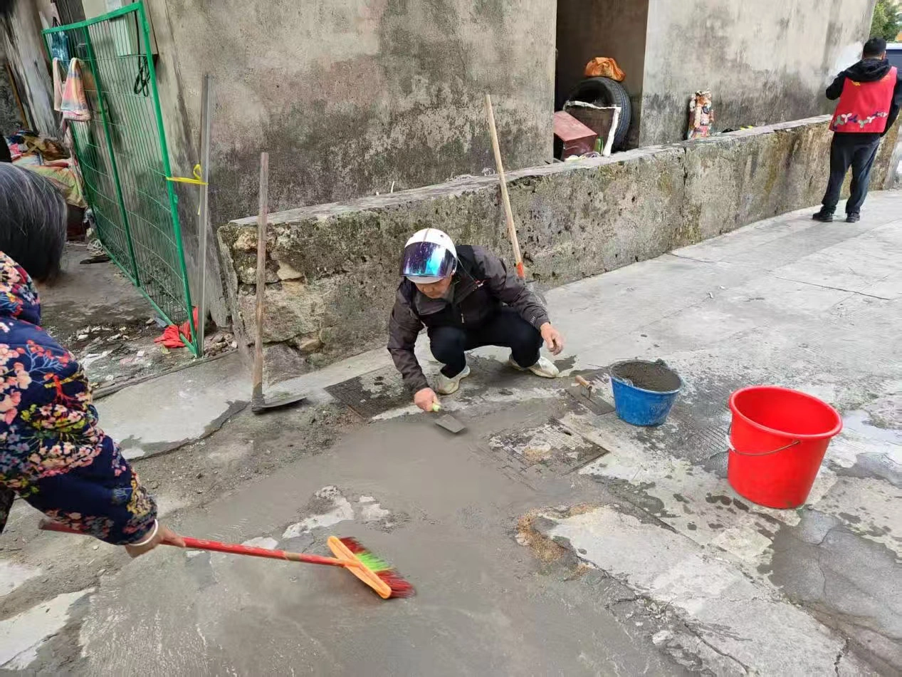 深圳三溪社區水泥工服務隊受居民好評