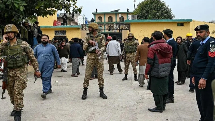 已致31人死、約170人傷！極端組織「伊斯蘭國」宣稱對巴基斯坦清真寺爆炸事件負責