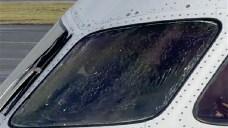 海航回應航班風擋破裂緊急返航