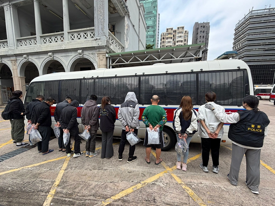 警方旺角破毒窟 拘17人包括女主持