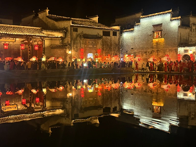 黃山黟縣：漁燈映古村 童聲傳徽韻