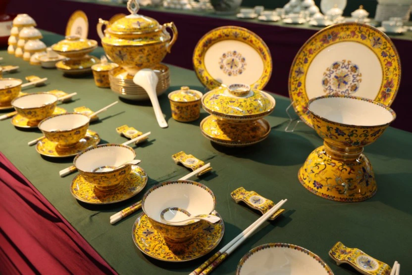 瓷韻灣區|「瓷畫魚王」陳慶長《年年有魚》重磅亮相深圳景德鈺青藝術瓷基地