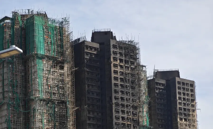 李家超：政府會盡早敲定居住方案 供宏福苑居民選擇