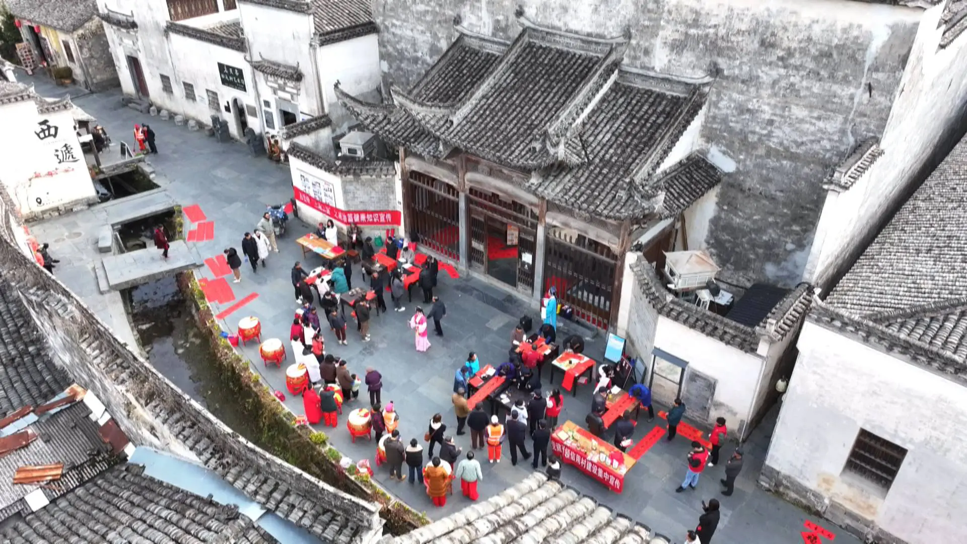 皖黟縣西遞鎮：墨香潤古村 楹聯迎新春