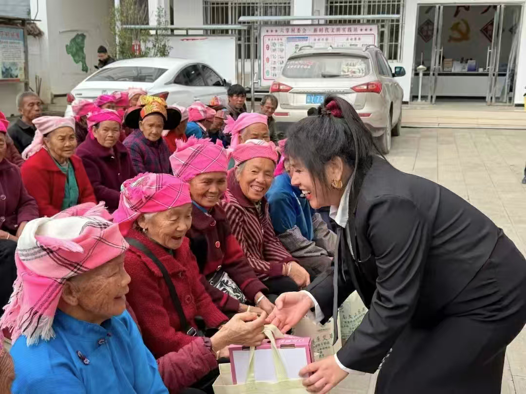 飲水思源 致富思進 | 硯山艾草姑娘的「年貨」不一般