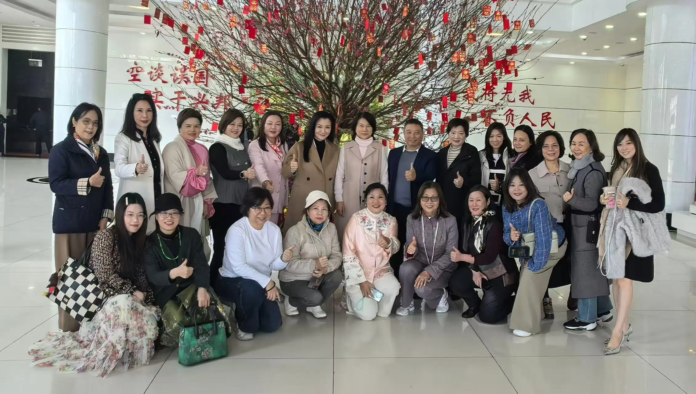 香港商報組織歷屆商界女領袖團珠海參訪