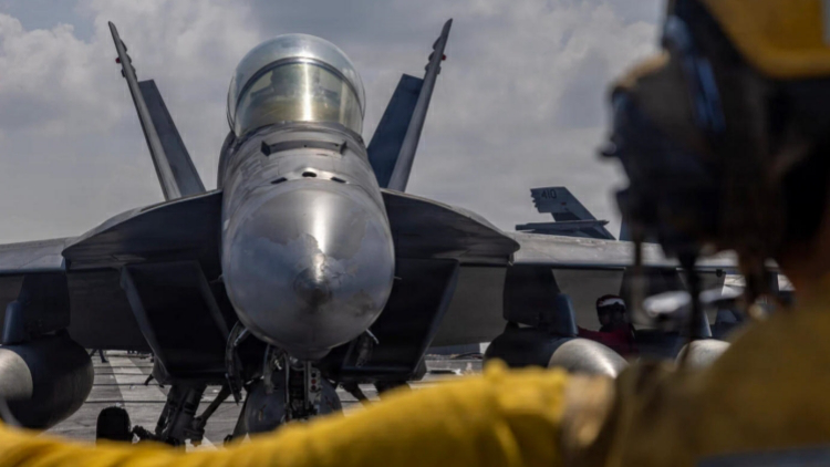 特朗普稱正考慮派第二艘航母前往中東