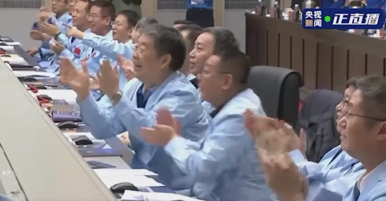 中國完成首次載人飛船返回艙海上搜索回收任務 