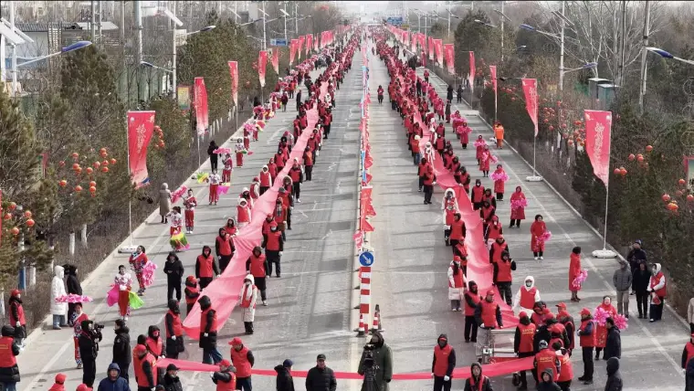 1840.06米世界「最長的對聯」誕生山西——楊拴明三破健力士世界紀錄 展示中國年文明自信