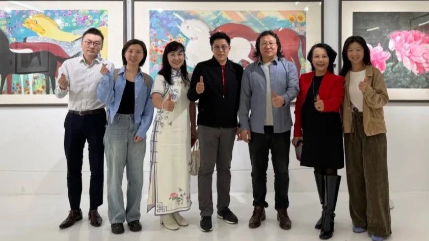 【藝術】霍啟剛參觀中國國際水墨學會迎春展 在小年日揮春送福