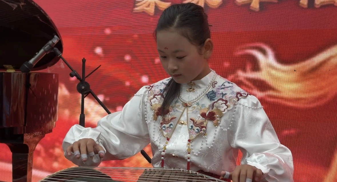 皖屯溪：社區聯奏「迎春新曲」