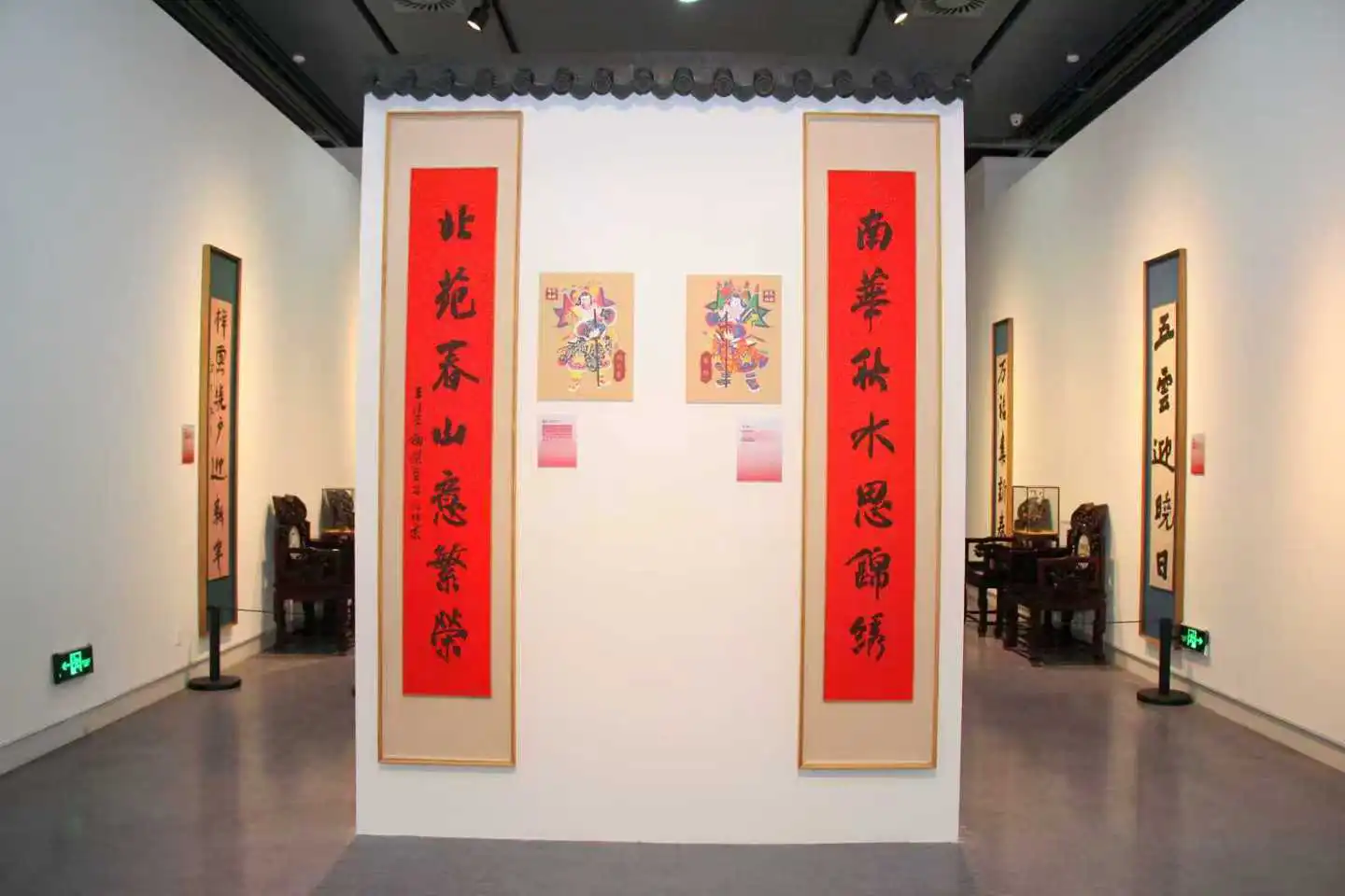 「嚴冬里的四季」迎新春書法楹聯名家邀請展在鄭州開幕  學生作品與名家楹聯同場展出