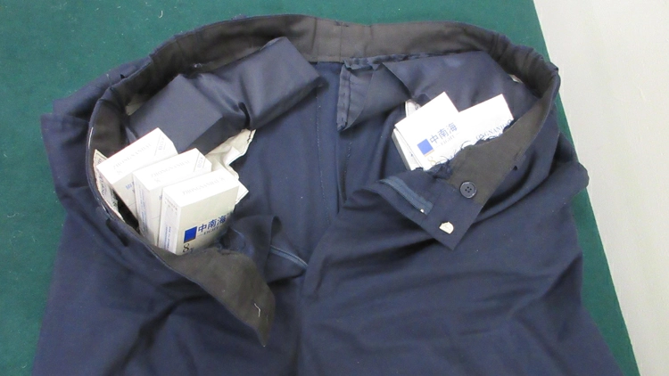 一名入境旅客藏201支未完稅香煙 判囚4周罰款1500元