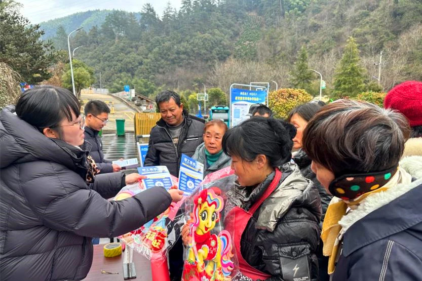 皖徽州區：「人社大篷車」送崗到茶鄉