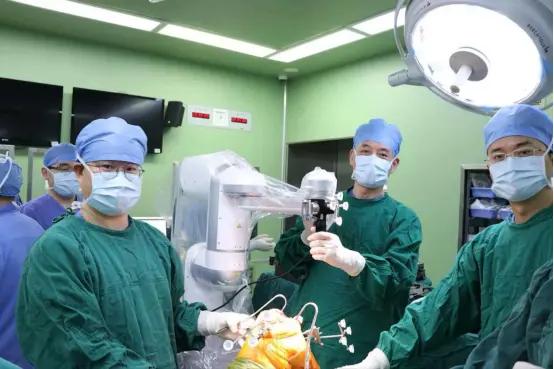 首台臨床成功！元化智能攜HX自研機械臂骨科手術機械人突圍高端醫療裝備賽道