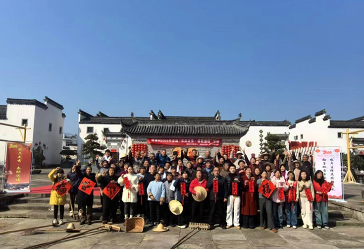 皖徽州區：農具走秀 春聯送福
