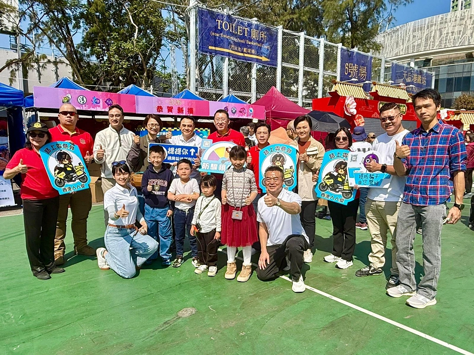 警方維園年宵花市互動遊戲攤檔 提升市民道路安全意識