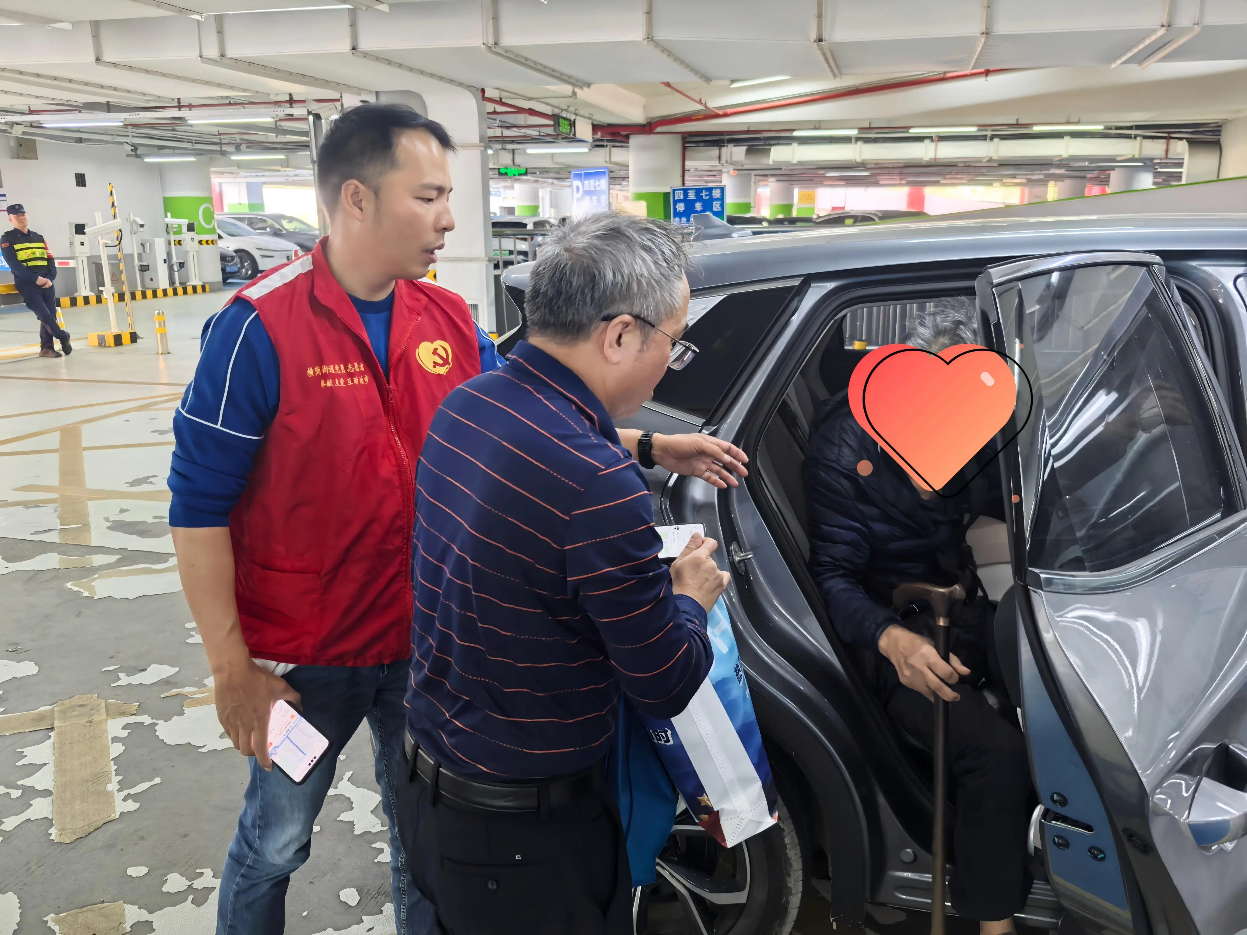 跨越深港的暖心接力！橫崗塘坑社區助七旬港籍獨居老人 「葉落歸根」