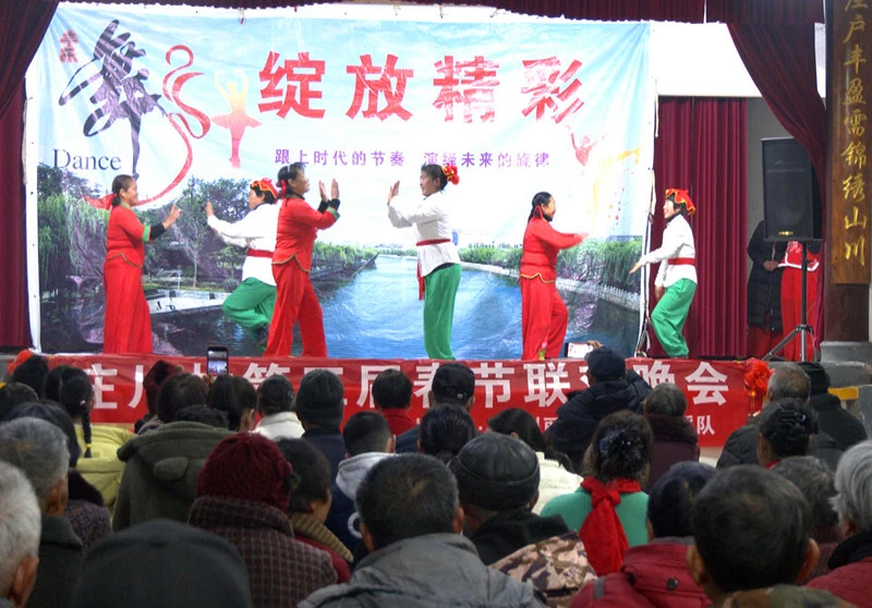 皖歙縣：霞坑「村晚」接地氣「冒熱氣」