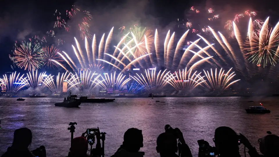 農曆新年煙花匯演今晚舉行 天文台料雲底較高不礙觀賞