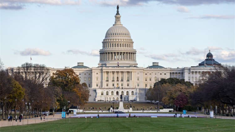 「毫不知情」 維秘前老闆稱遭愛潑斯坦「矇騙」