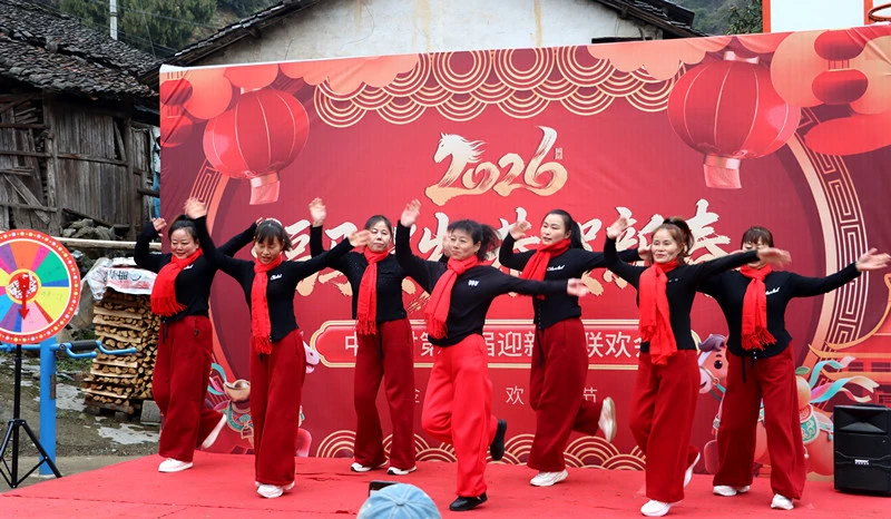 【就在徽州過大年】黃山休寧溪口鎮：村民自籌自演自樂 鄉土歡歌頌幸福