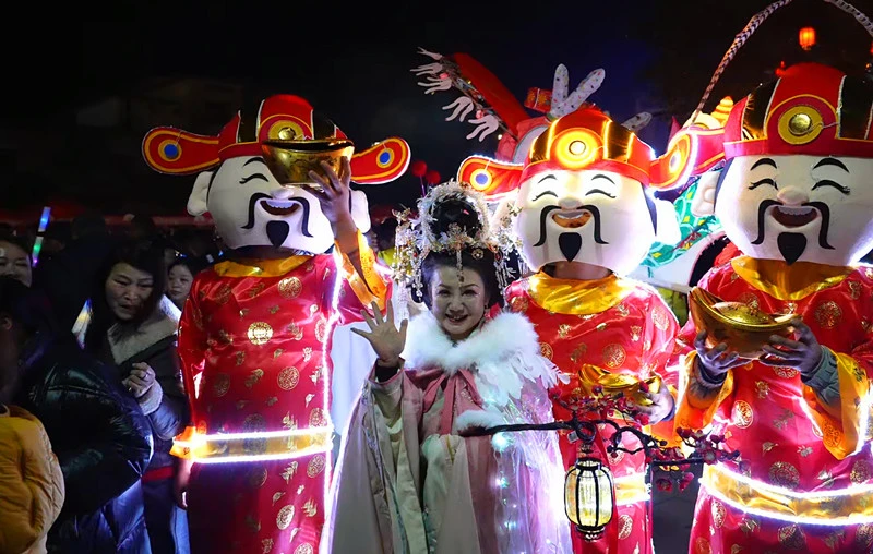 有片|【就在徽州過大年】安徽黃山區：六角樓狂歡盛景  解鎖新春活力