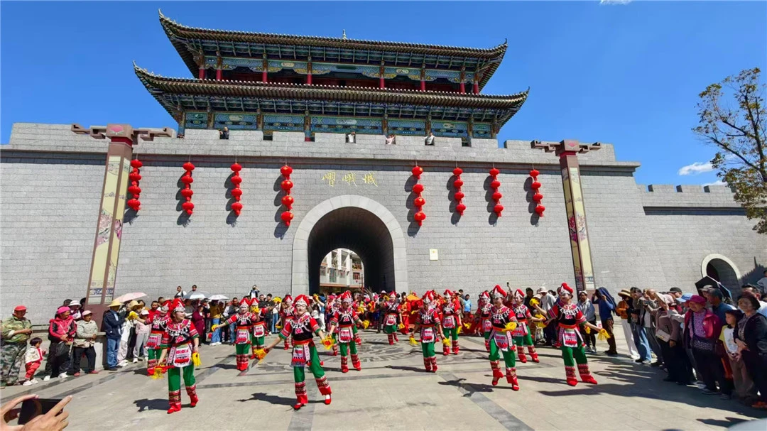 流動的文化長河穿城而過 峨山縣「開新街」活動盛大啟幕