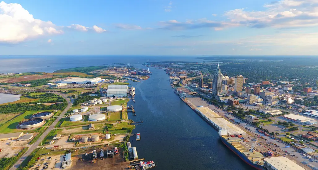 巴拿馬海事局正式接管長和兩港口