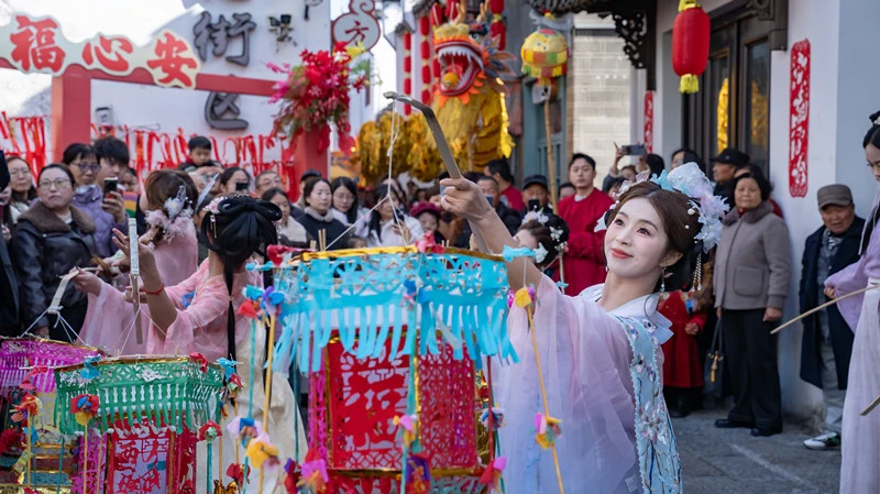 「馬」力全開  黃山文旅圖景「春」意盎然