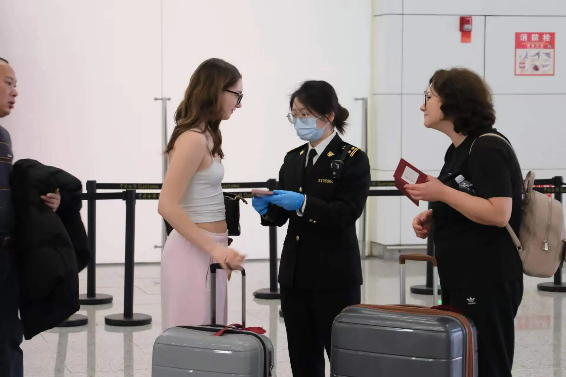 馬年新春  廣州白雲機場口岸進出境客流超48萬