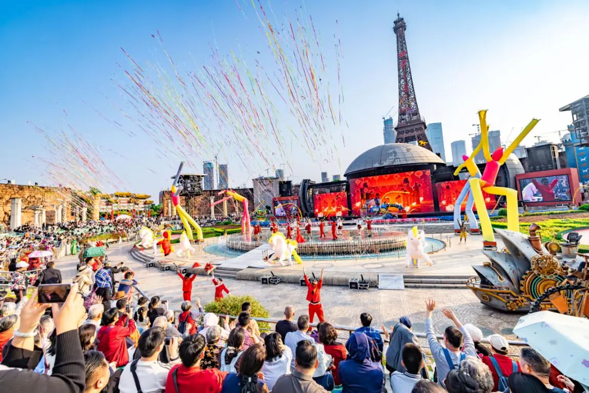 接待遊客近30萬人次 深圳世界之窗五洲同框過大年