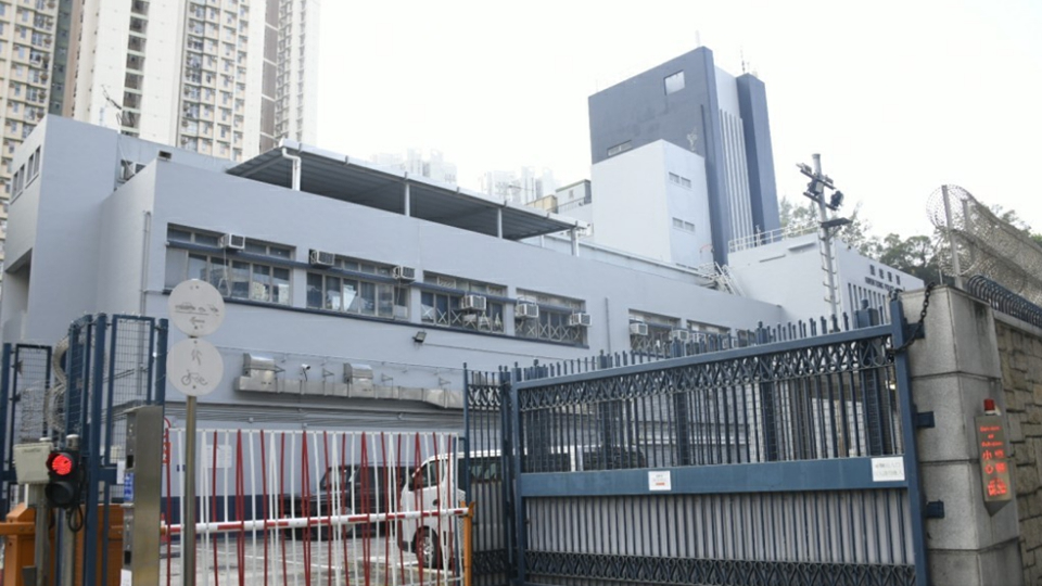 追蹤報道｜觀塘警署23歲女警疑以佩槍自殺