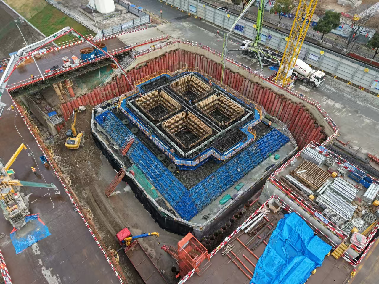 宜昌長江公鐵大橋北岸主塔塔座及第一節下塔柱澆築完成