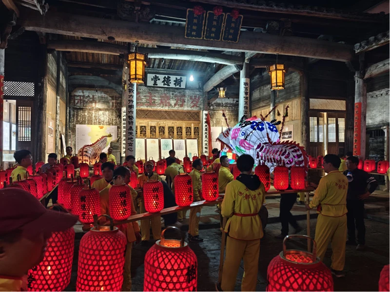  【就在徽州過大年】黃山休寧鶴城：板凳龍「熱舞」賀新年